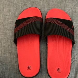 Champion c9 slides boys size 6